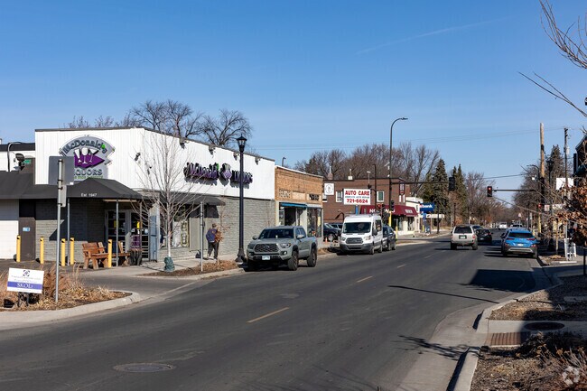 Shopping and dining in the Keewaydin neighborhood can be found along 34th Avenue.