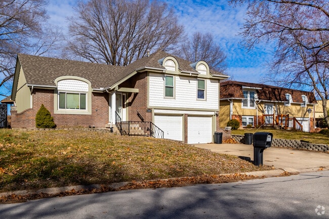 Edwardsville has a variety of split-level homes with small front yards.
