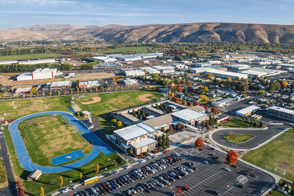 Selah Middle School encourages students to succeed.