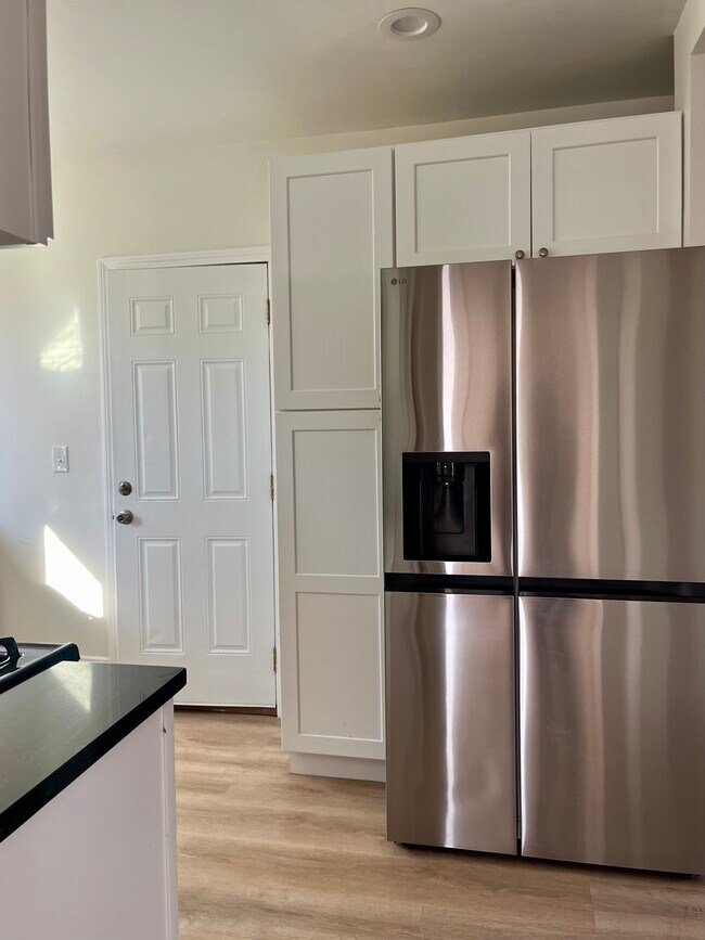 171 Bluff Ave unit 2, Cranston, RI 02905 - photo 2