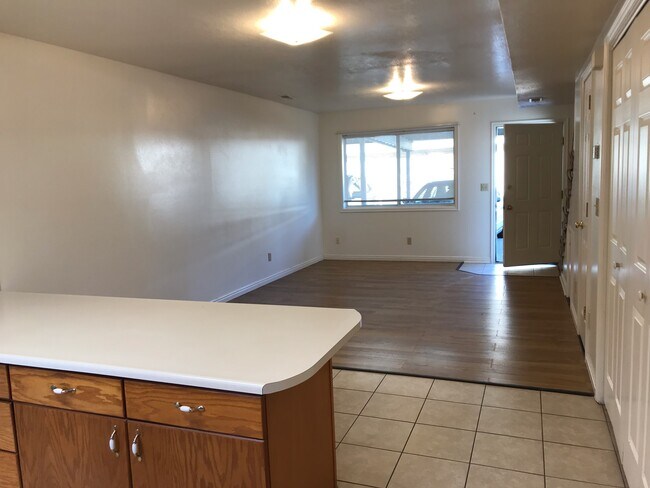 255 W 1100 N unit 1, Logan, UT 84341 - photo 2