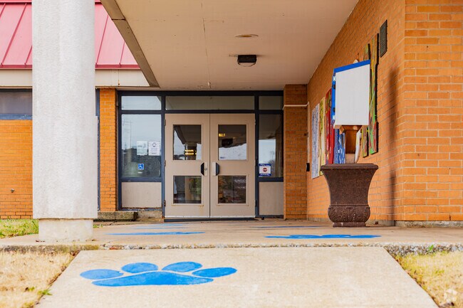 Madison Elementary School offer a variety of programs that challenge children.