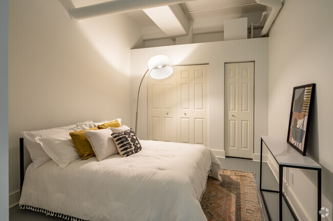 1BR, 1BA - The Chandler - 880 SF