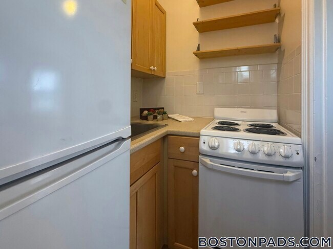 2 Elmwood Ave unit 14, Winchester, MA 01890 - photo 5