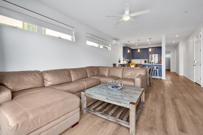 717-21 Island Ct unit FL2-ID1038981P, San Diego, CA 92109 - photo 4