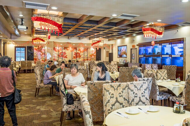 Yue Huang customers are enjoying a lunch of Cantonese-style food near Willow Creek.
