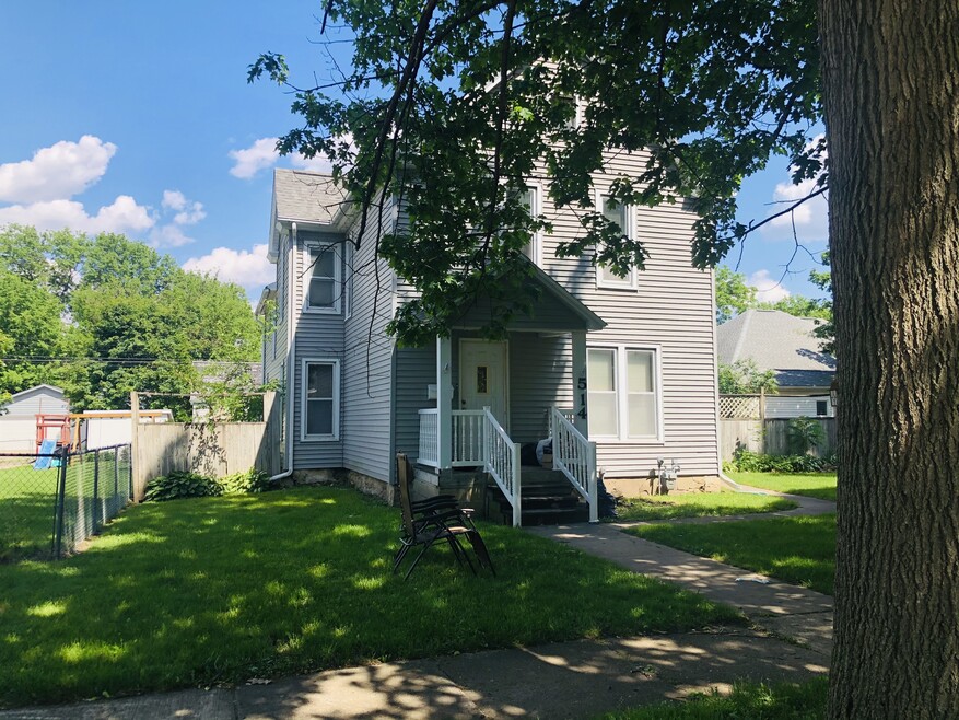 514 Walnut St, Cedar Falls, IA 50613 - photo 1