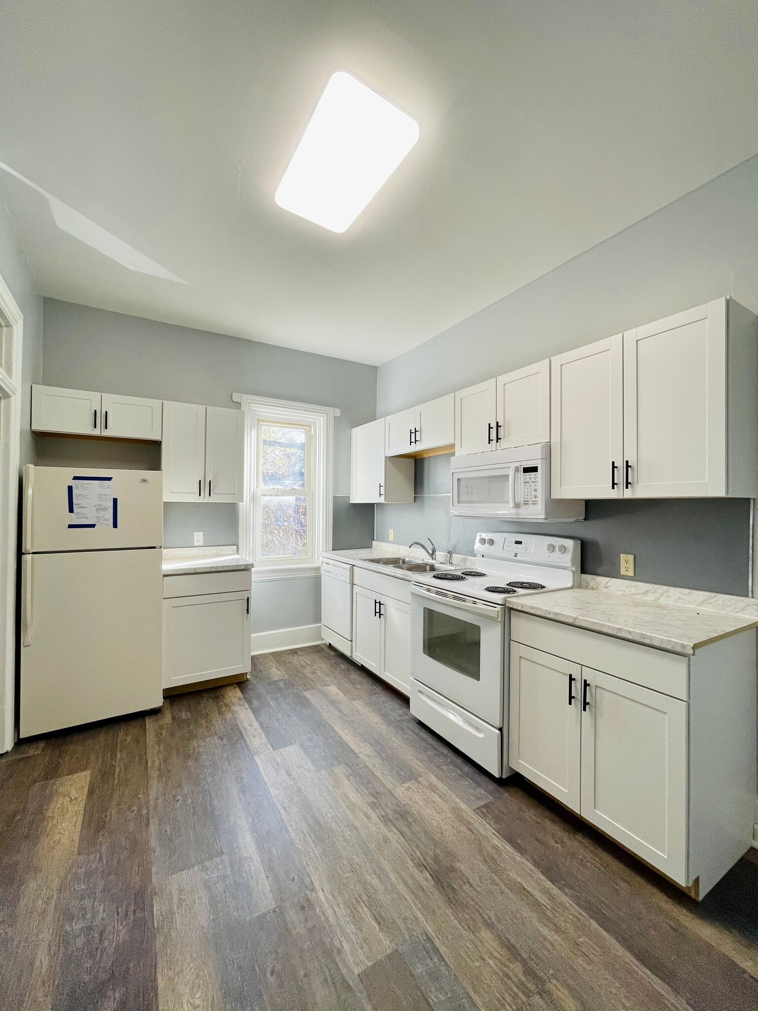 33 Linden Ave unit 2nd Fl, Red Lion, PA 17356 - photo 1