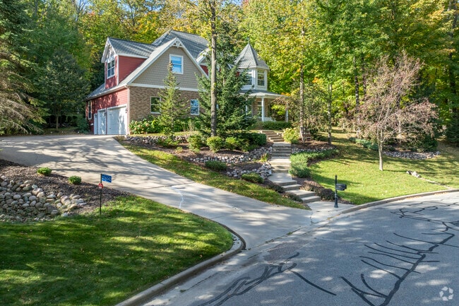 Custom traditional homes are available in Rib Mountain.