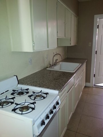 Gas stove quartz countertop