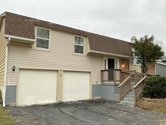 714 N Pinecrest Rd, Bolingbrook, IL 60440