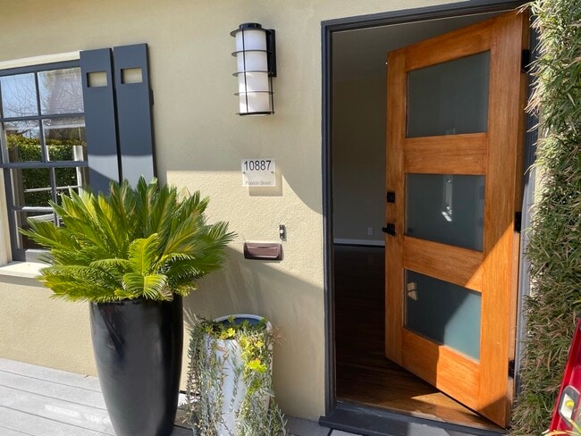 primary entrance off outdoor deck