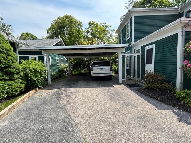 31 Ward Ave, Newport, RI 02840 - photo 2