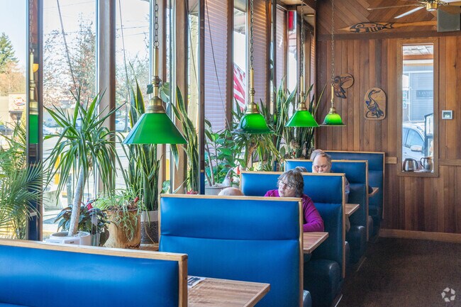 Just outside of Linde Hill Park is the ever-charming restaurant Huckleberry Square.