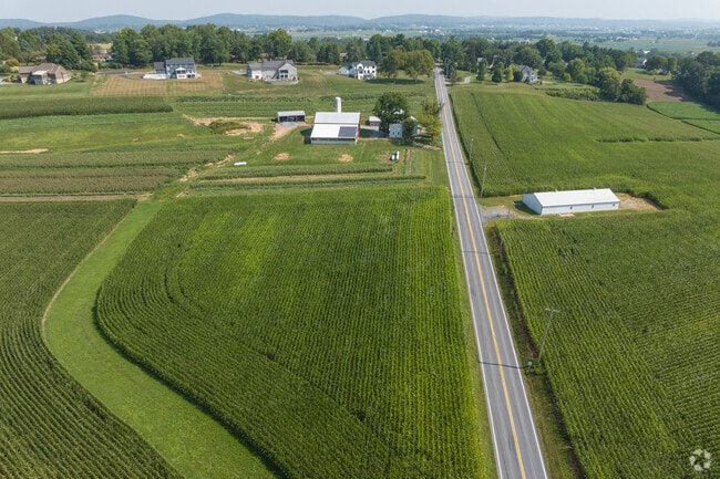 Leading lines are everywhere in Rothsville.