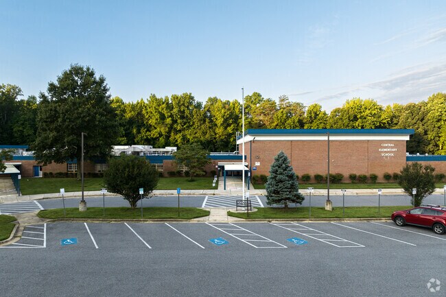 The Central Elementary School fosters a safe, learning environment for Selby-on-the-Bay kids.