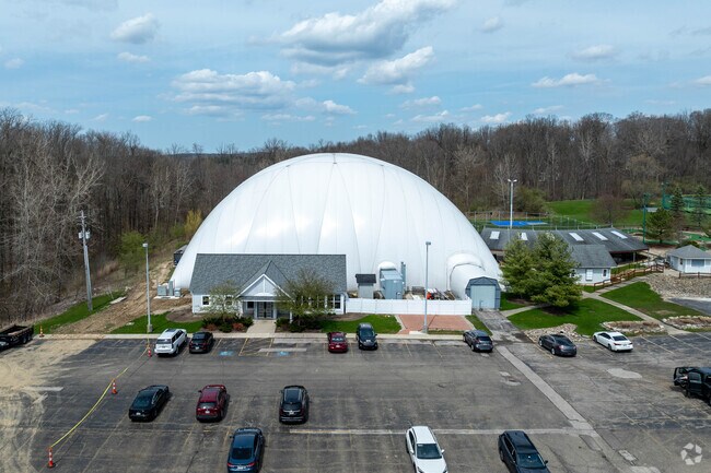 South Russell residents can work on their golf swing at the Golf Dome.