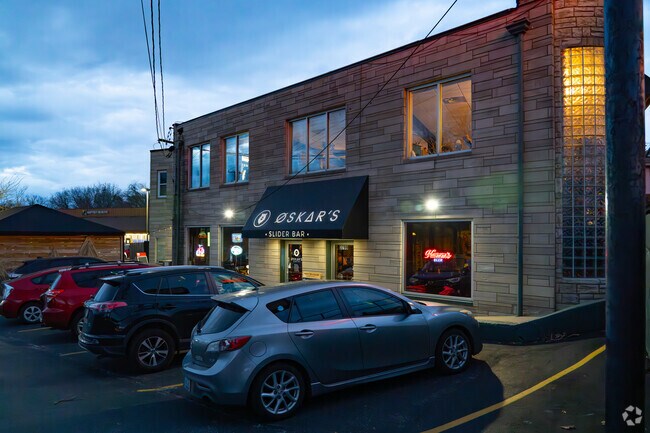 Oskars in Poplar Level is famous for its sliders.