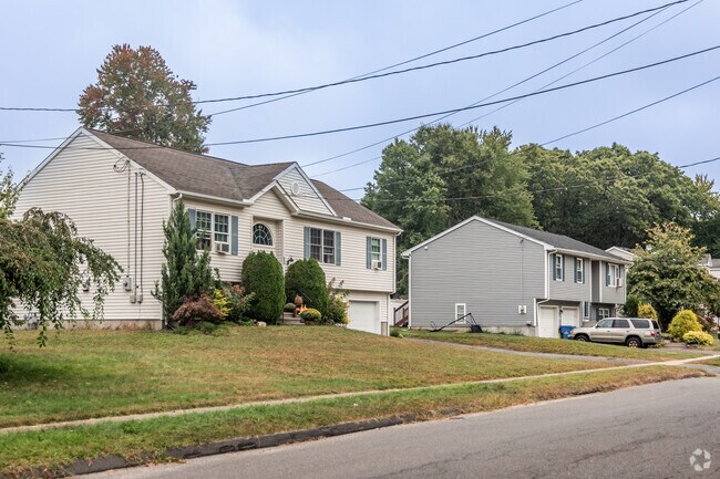 You can find homes in just minutes from all of the conveniences of Manchester.