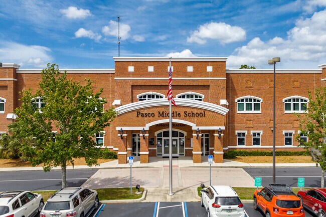 Pasco Middle School - Reproduction of the classic school architecture, but with modern day conveniences