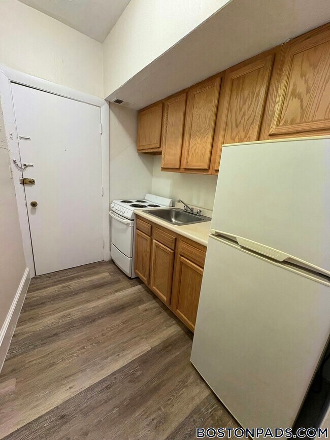 33 Lancaster Terrace unit 106, Brookline, MA 02446 - photo 6