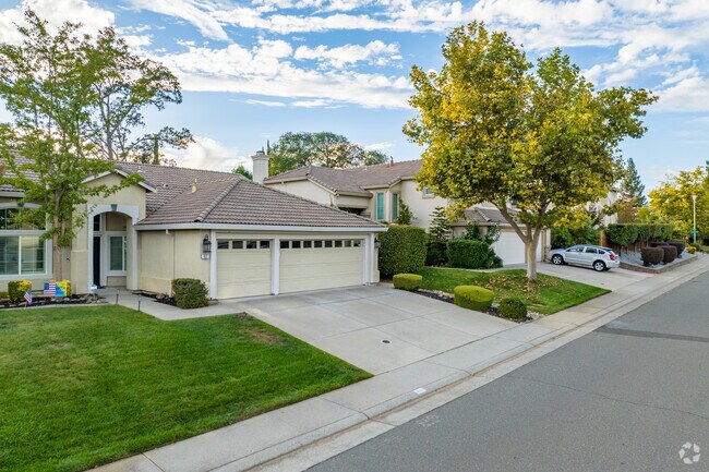 Stucco homes are common in Prairie Oaks.