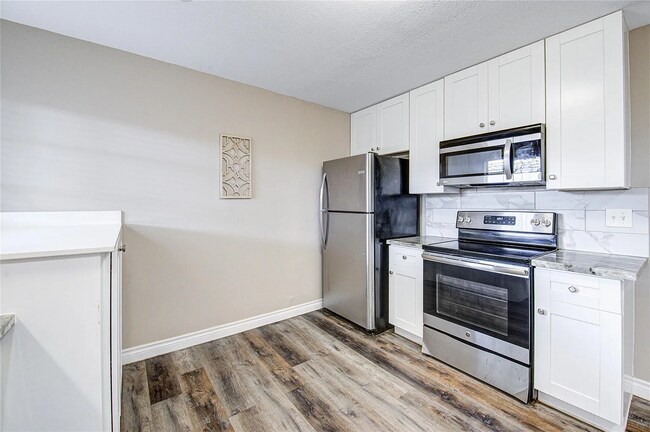 2101 Fountain View Dr unit B, Houston, TX 77057 - photo 5