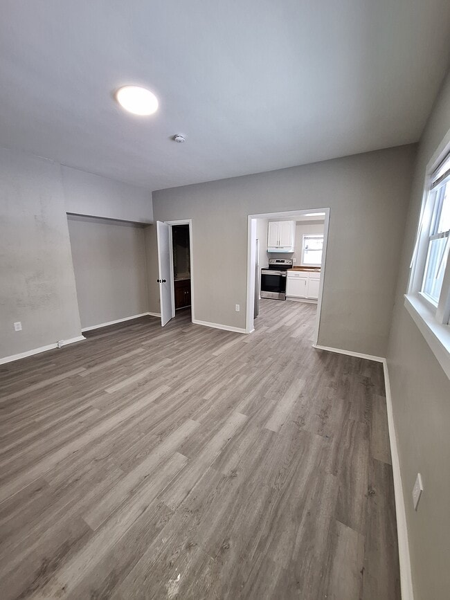 1221 Walnut St, McKeesport, PA 15132 - photo 2