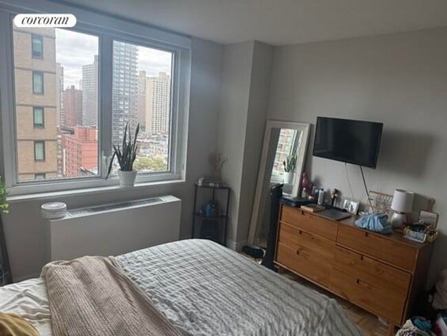 205 E 95th St, New York, NY 10128 - photo 4