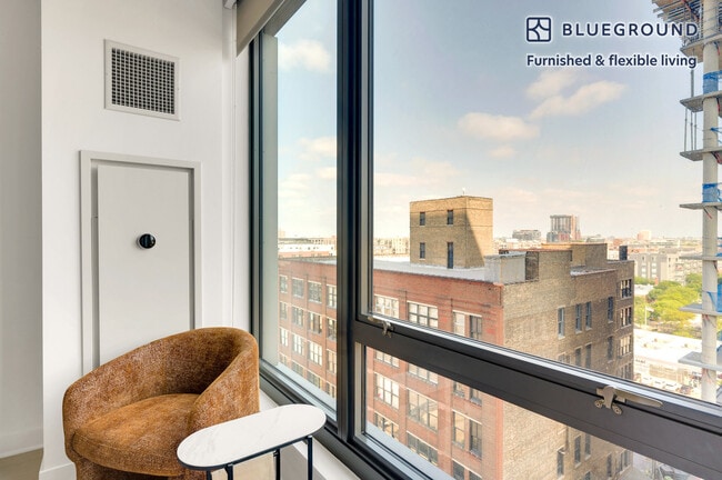 1035 W Van Buren St unit FL11-ID751, Chicago, IL 60607 - photo 3