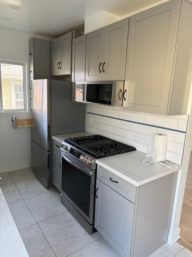 Cabinet depth fridge, gas range