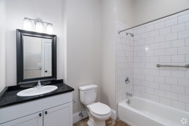 2BR, 2BA - 1,303SF - Primary Bathroom