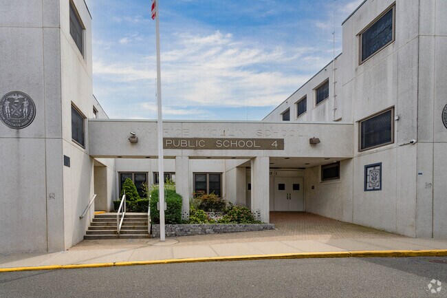 PS 4 in Staten Island is ranked 351 in NY Elementary Schools according to USNews & World Report.