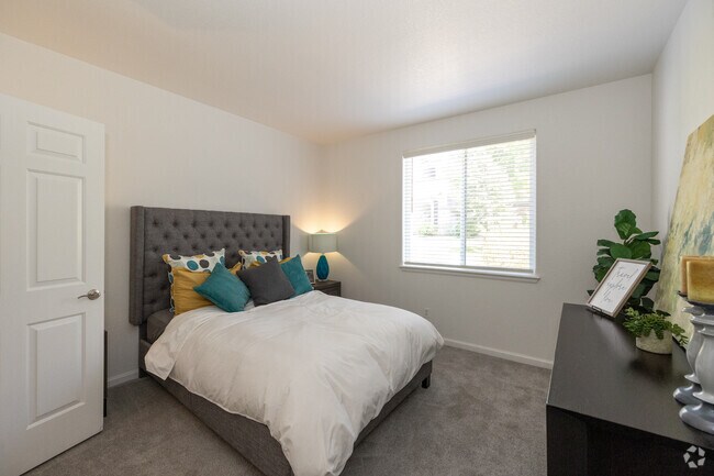 1BR, 1BA - 858SF - Bedroom