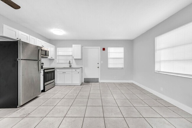 Updated 1bd Apartments - Walk to Young Circle!, Hollywood, FL 33020 - photo 6