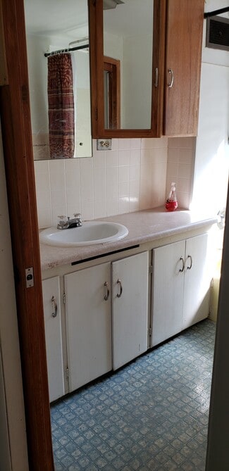 819 Hawthorne Ave, Waterloo, IA 50702