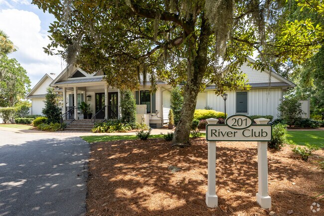 The River Club has a  restaurant and a Pool for the residents of Callawassie Island.