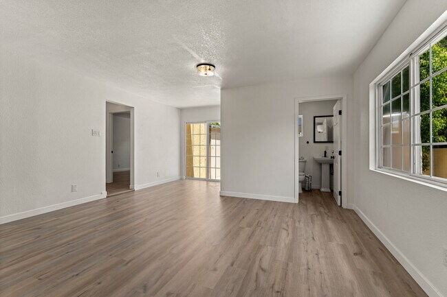2218 S Redondo Blvd unit B, Los Angeles, CA 90016 - photo 3