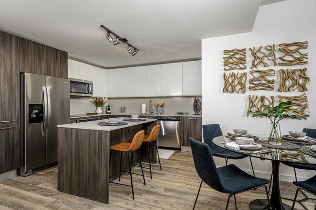 Arabelle Riverwalk, Tampa, FL 33606 - photo 2