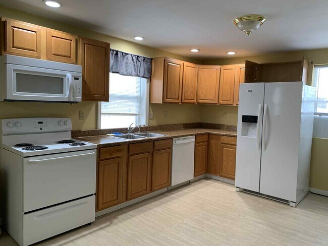 851 Western Ave unit Apartment 1, Hampden, ME 04444 - photo 2