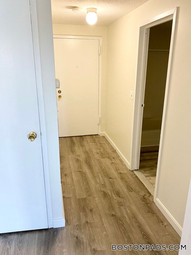 47 Princeton St unit 202, Leominster, MA 01453 - photo 2