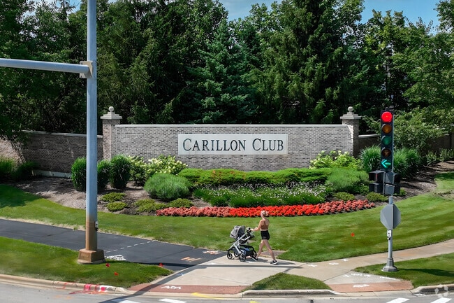 The outskirts of Carillon Club are very walkable with wide paved paths.