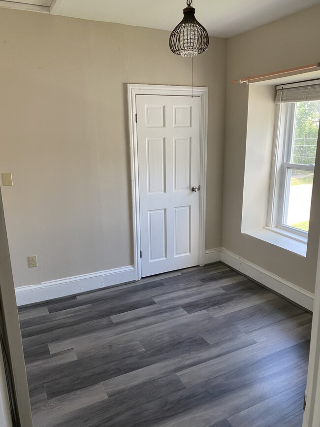 Small bedroom with closet