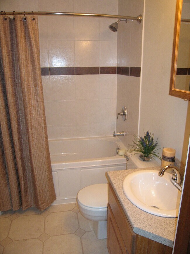 4 Roedean Dr unit UB306, Nashua, NH 03063 - photo 7