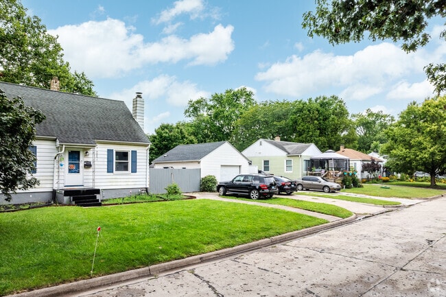 The streets of Garden Park are quiet and peaceful.