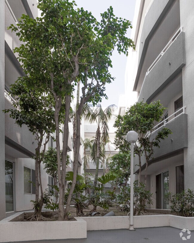 10600 Wilshire Blvd, Los Angeles, CA 90024