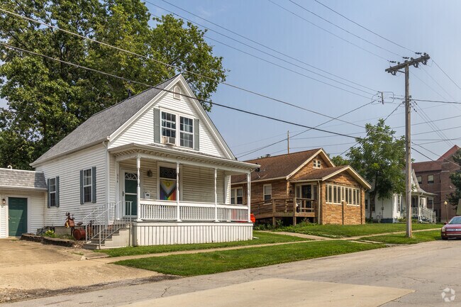 Downtown Bloomington features mostly colonial and arts and craft style homes.