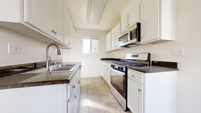 20235 Cohasset St unit 9, Winnetka, CA 91306 - photo 3