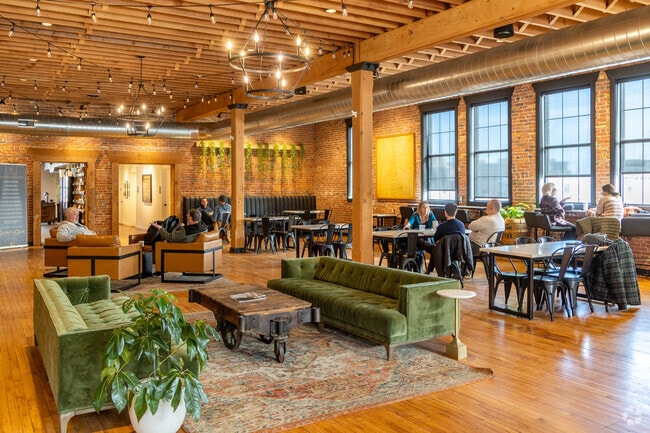 Council Oak Supply and other local shops define the culture of Sioux City.