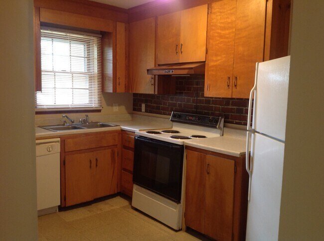 5225 Shattalon Dr unit 1, Winston-Salem, NC 27106 - photo 3